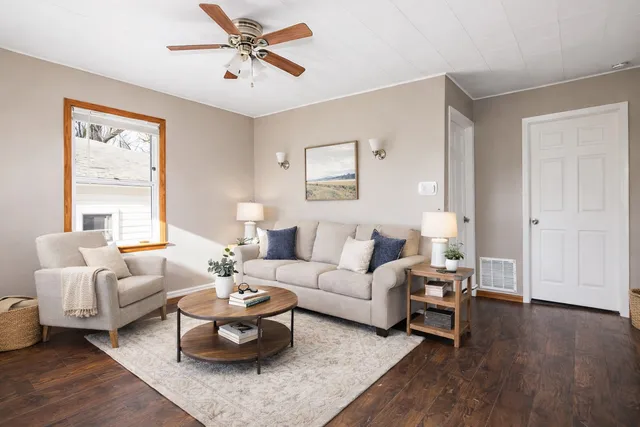 $2,550 | 480 West Grand Avenue, Lake Zurich, IL 60047