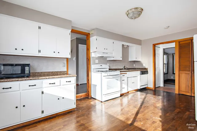 $2,550 | 480 West Grand Avenue, Lake Zurich, IL 60047