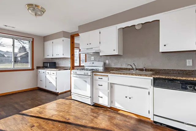 $2,550 | 480 West Grand Avenue, Lake Zurich, IL 60047