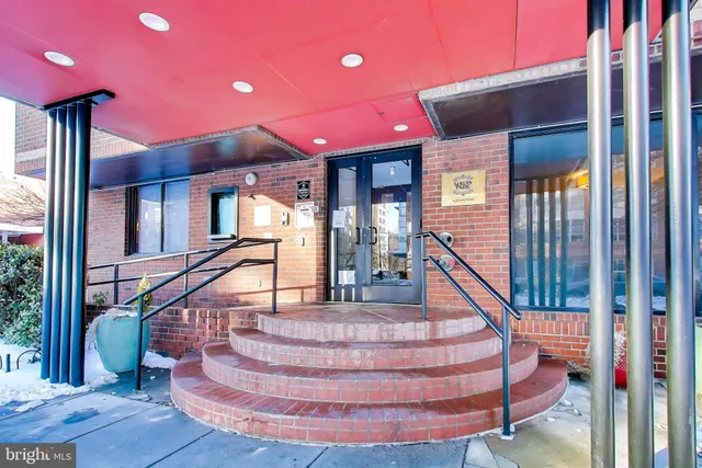 a view of entryway livingroom and hall
