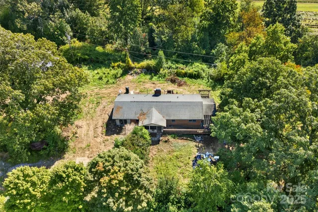 a view of a garden with houses