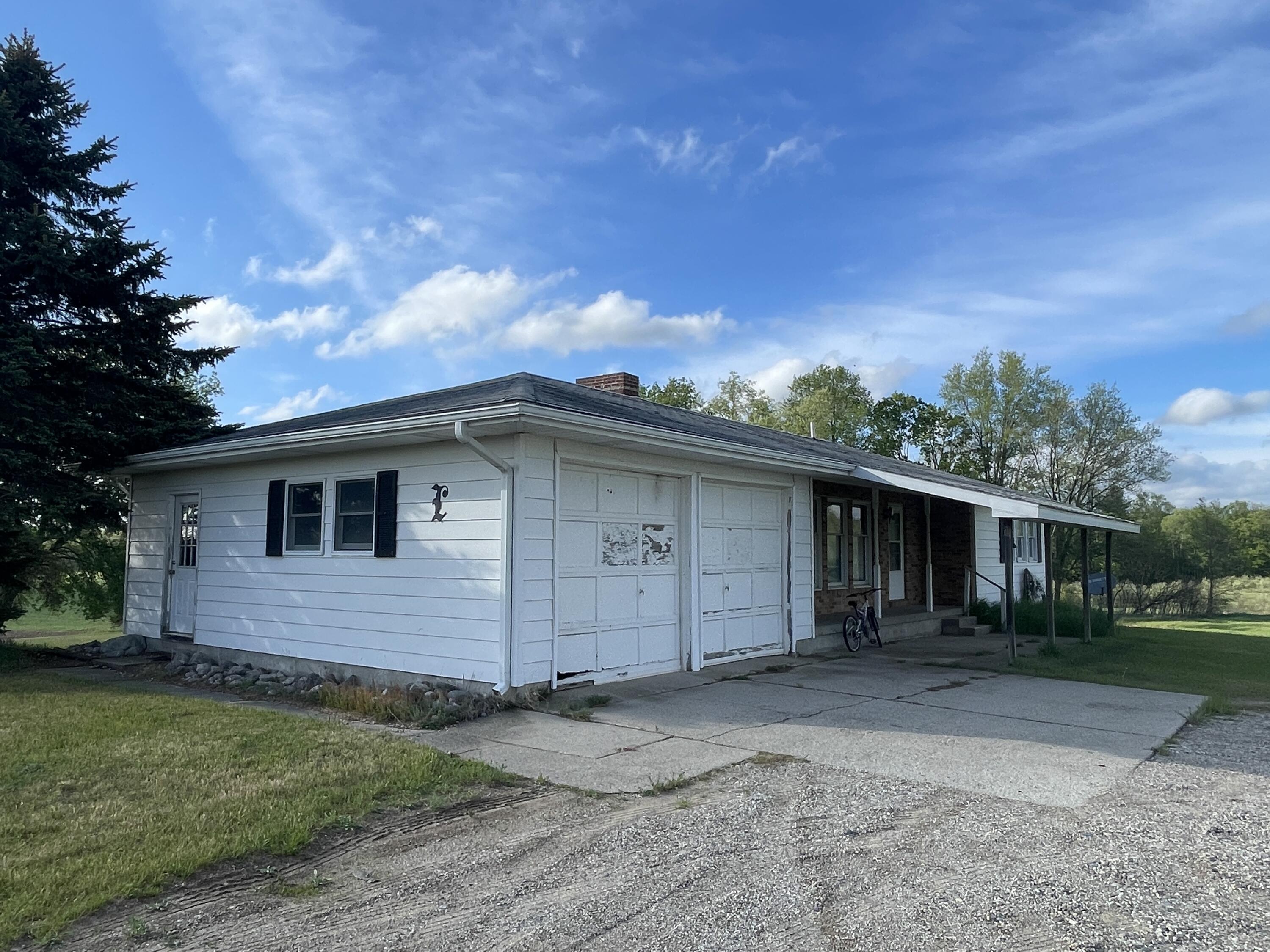 11758 Monroe Road Morley, MI 49336 - Photo 2 of 15 IMG_2162