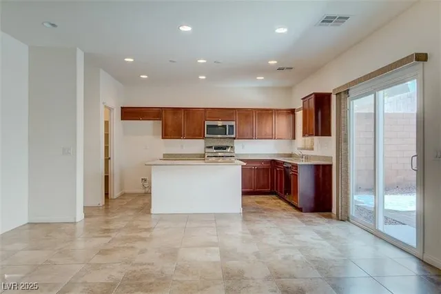 $2,100 | 10822 Merrimack Avenue, Las Vegas, NV 89166