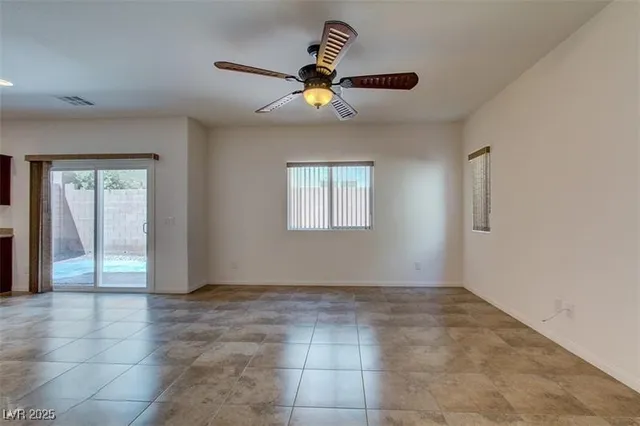 $2,100 | 10822 Merrimack Avenue, Las Vegas, NV 89166