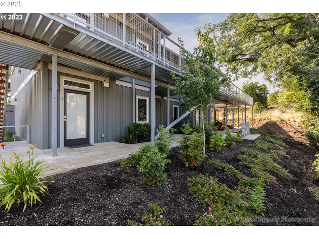 $189,500 | 245 North 7th Street, Unit 2, St. Helens, OR 97051