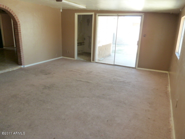 6526 West Berkeley Road Phoenix, AZ 85035 - Photo 20 of 24 021-966647 FAMILY ROOM
