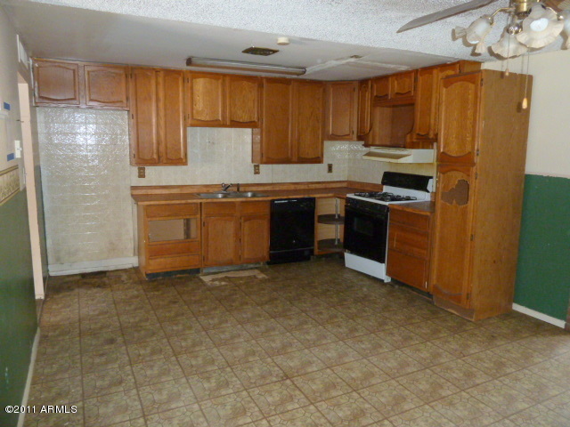 6526 West Berkeley Road Phoenix, AZ 85035 - Photo 21 of 24 021-966647 KITCHEN