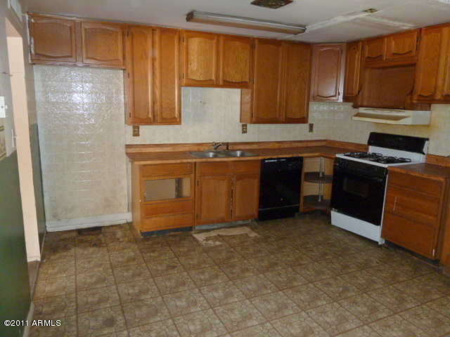 6526 West Berkeley Road Phoenix, AZ 85035 - Photo 9 of 24 021-966647 (9)