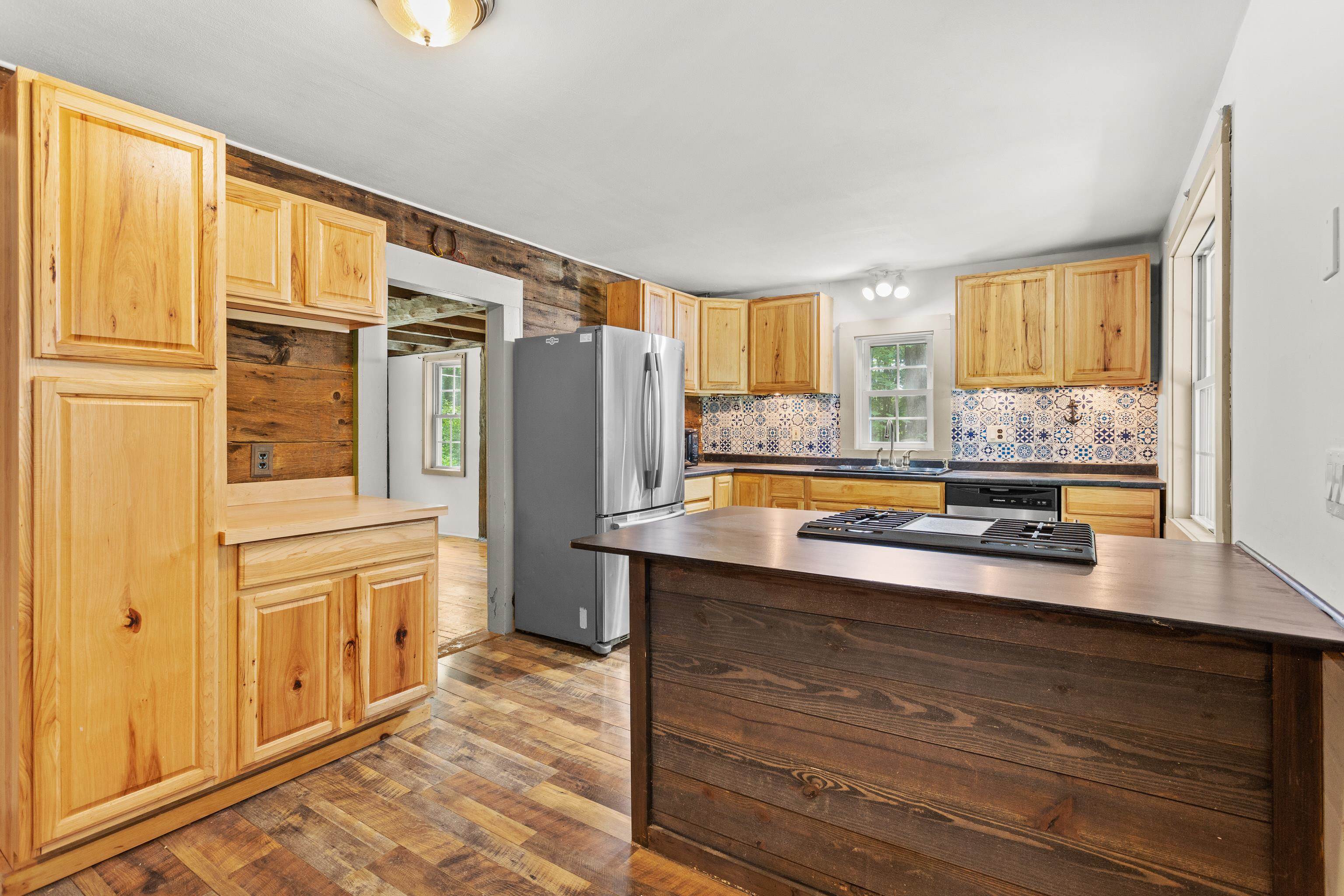 102 Green Road Raymond, NH 03077 - Photo 4 of 41