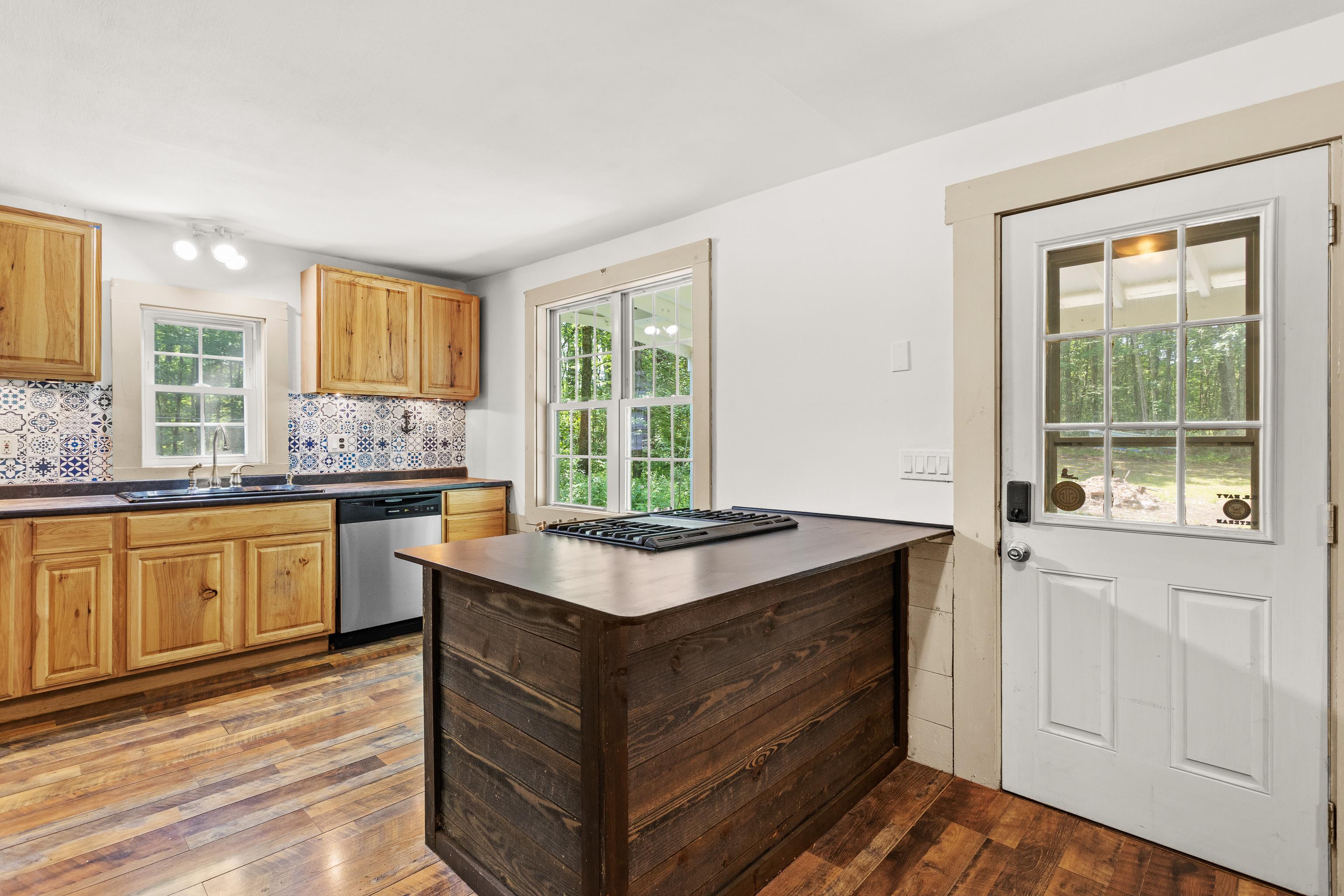 102 Green Road Raymond, NH 03077 - Photo 5 of 41