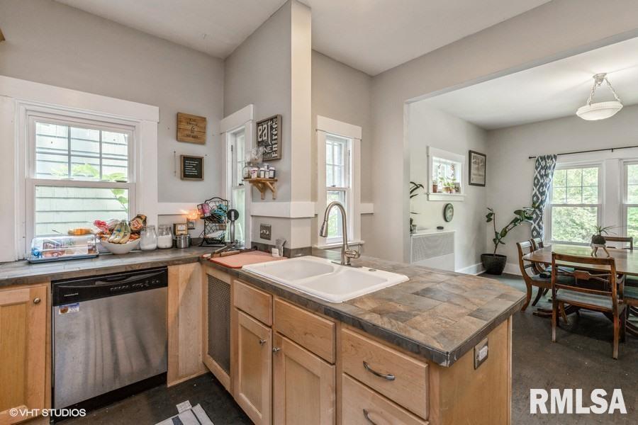 1514 Jersey Ridge Road Davenport, IA 52803 - Photo 8 of 14