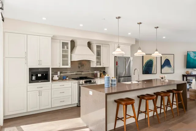 $3,595,000 | 247 Playa Del Norte Street, La Jolla, CA 92037