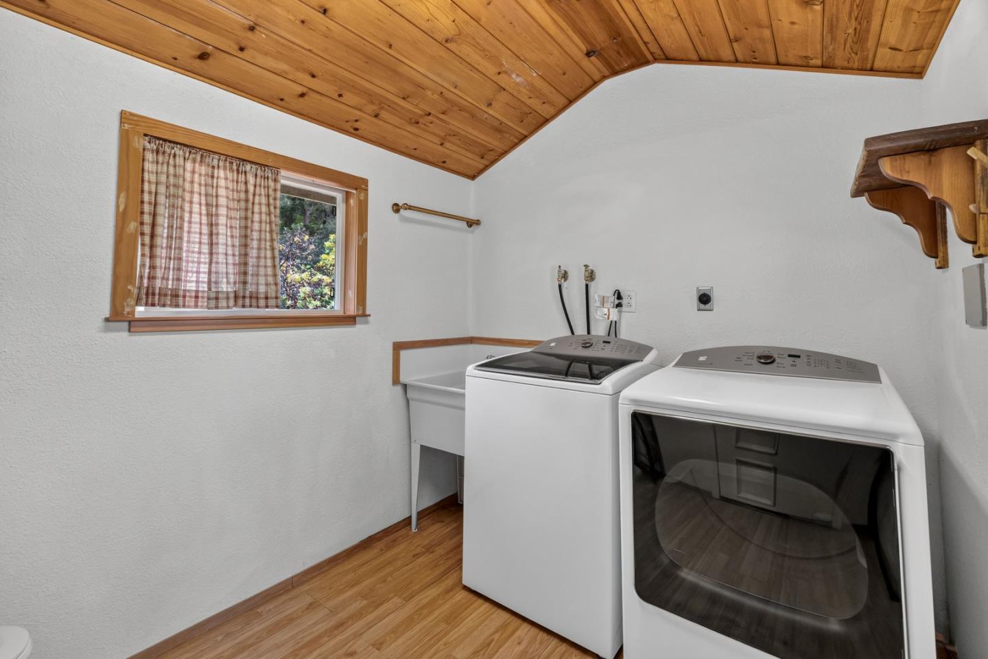8285 Hihn Road Ben Lomond, CA 95005 - Photo 18 of 46 Gallery Image 18