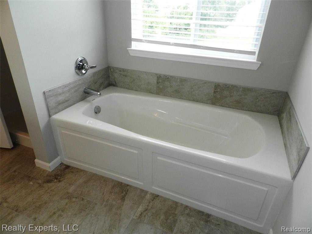 13428 Stamford Road Belleville, MI 48111 - Photo 23 of 27