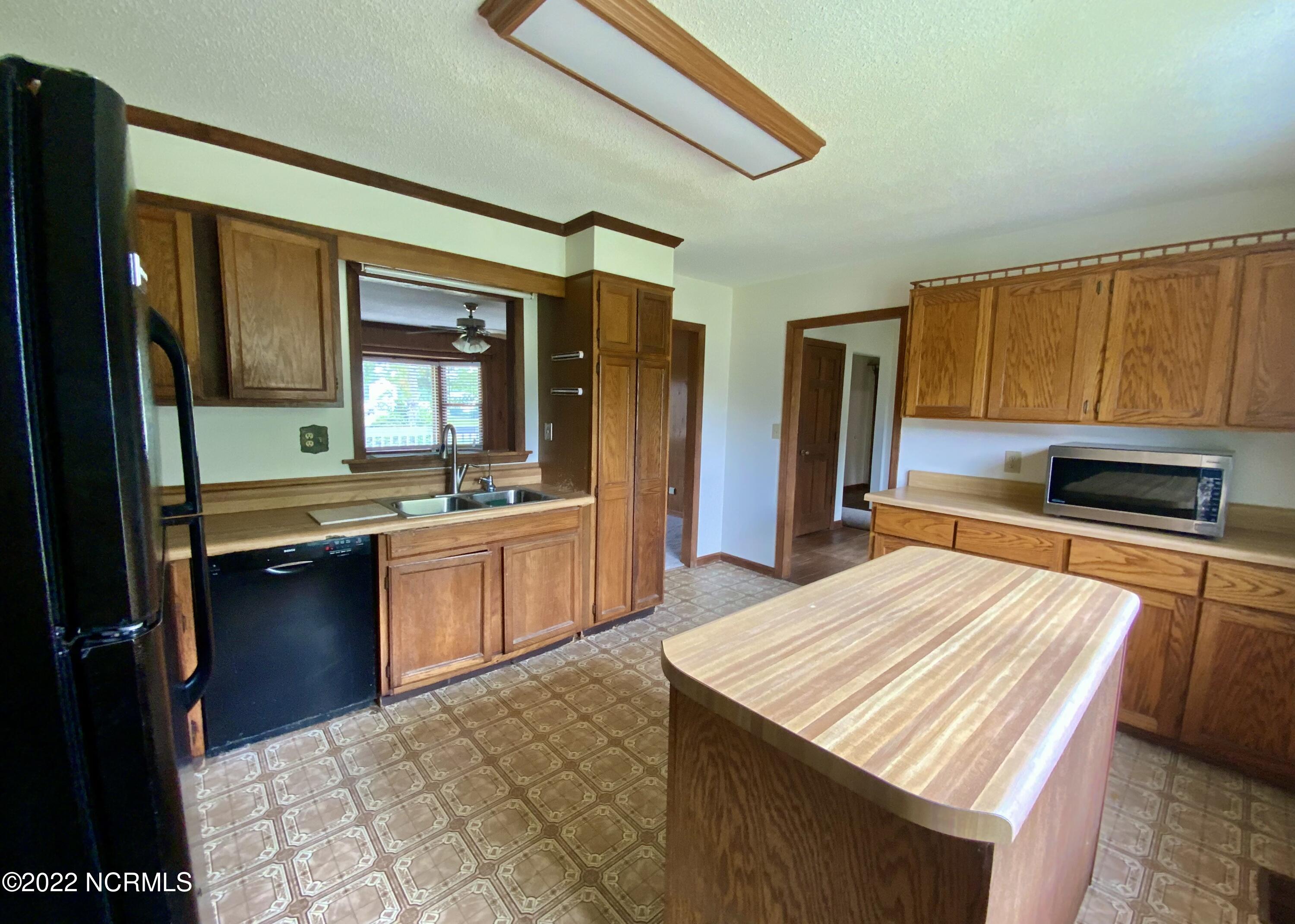 167 Firetower Road Beaufort, NC 28516 - Photo 11 of 29 Kitchen