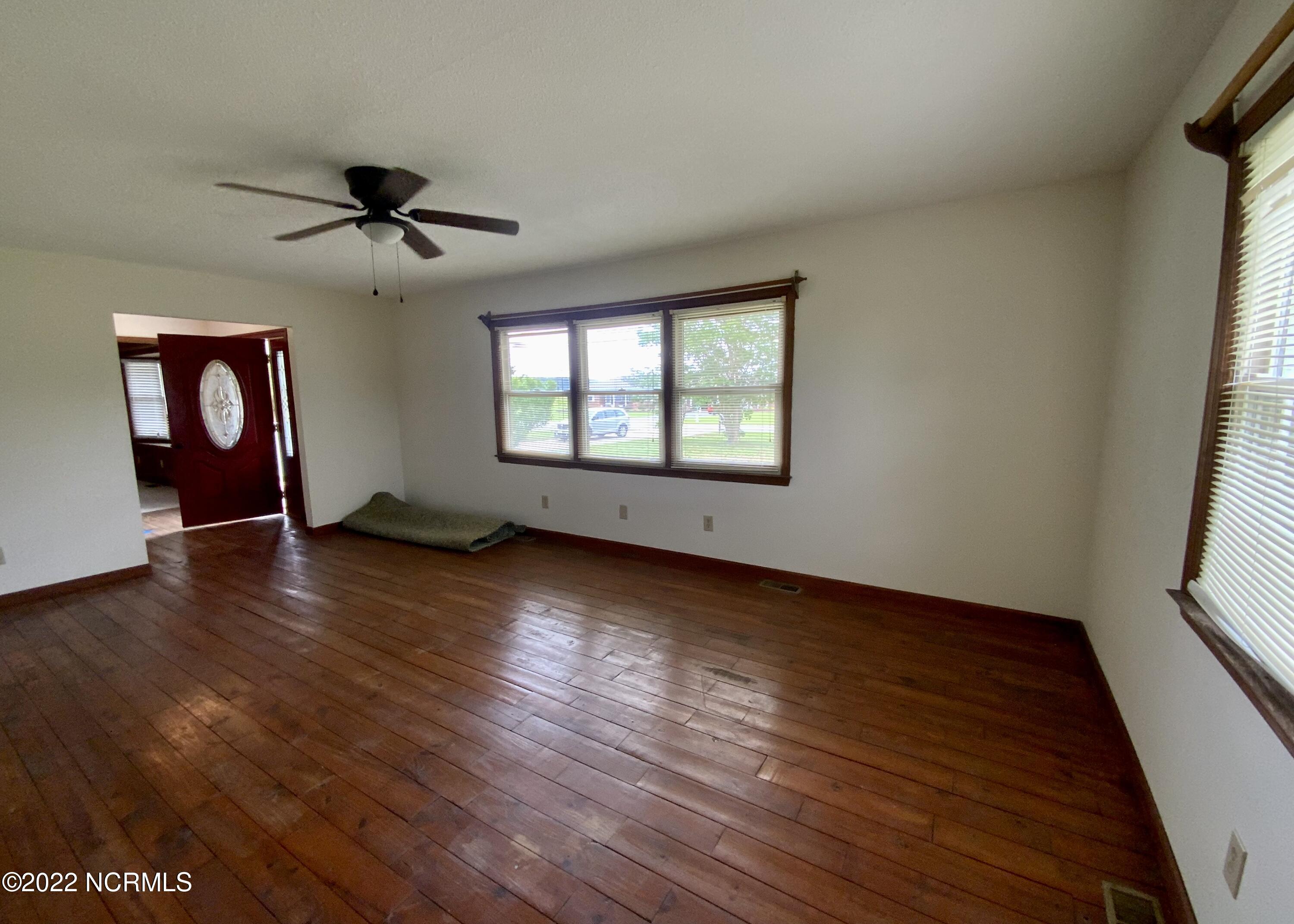 167 Firetower Road Beaufort, NC 28516 - Photo 7 of 29 Living room