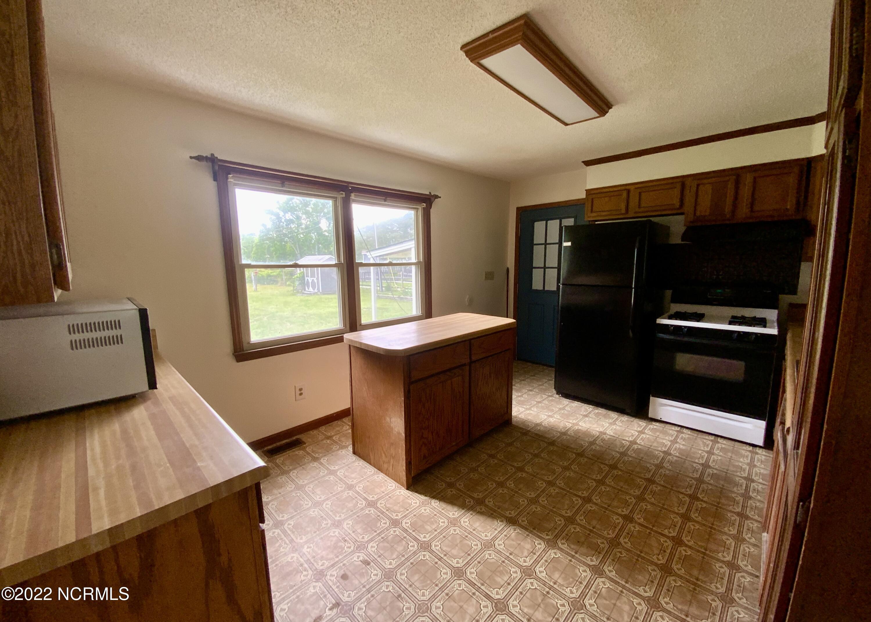 167 Firetower Road Beaufort, NC 28516 - Photo 10 of 29 Kitchen