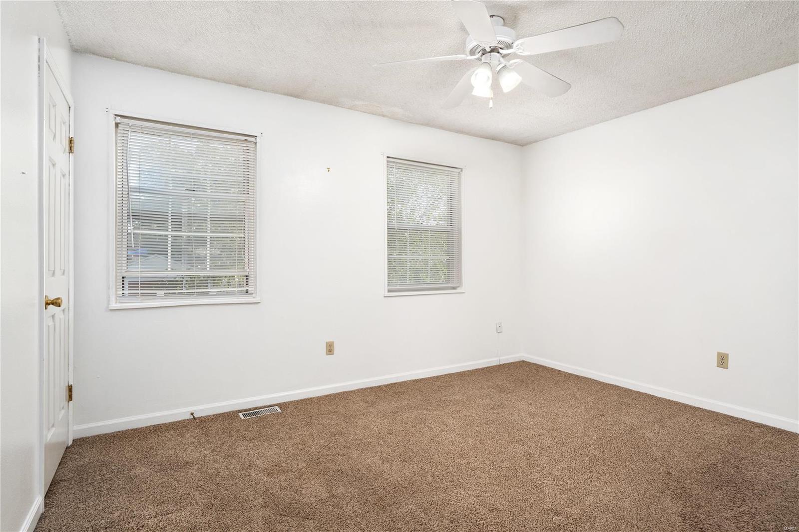 1504 Swallow Drive St. Louis, MO 63144 - Photo 13 of 23