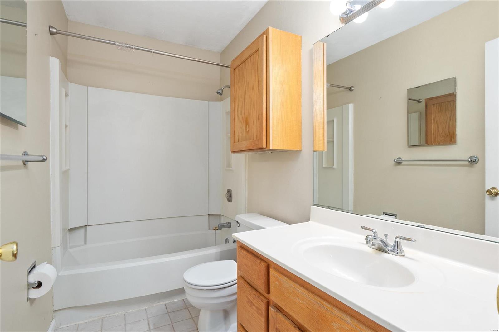 1504 Swallow Drive St. Louis, MO 63144 - Photo 16 of 23