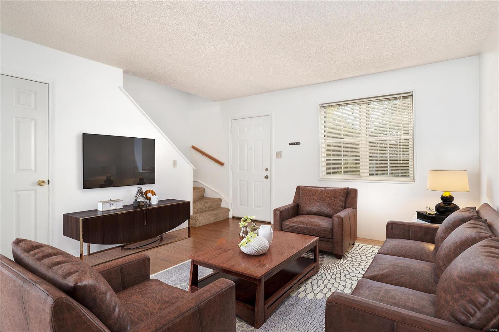 1504 Swallow Drive St. Louis, MO 63144 - Photo 2 of 23