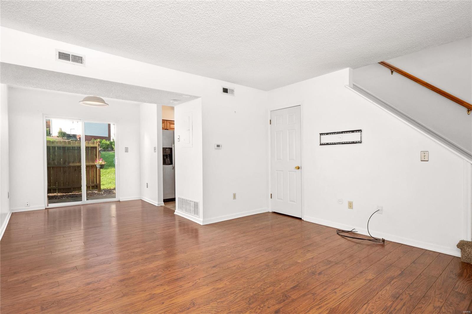 1504 Swallow Drive St. Louis, MO 63144 - Photo 5 of 23