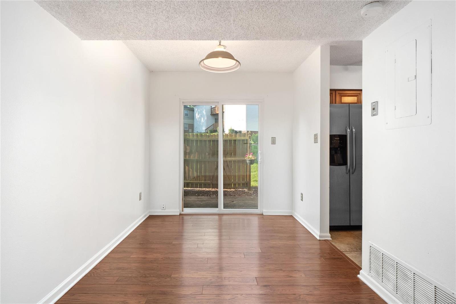 1504 Swallow Drive St. Louis, MO 63144 - Photo 7 of 23