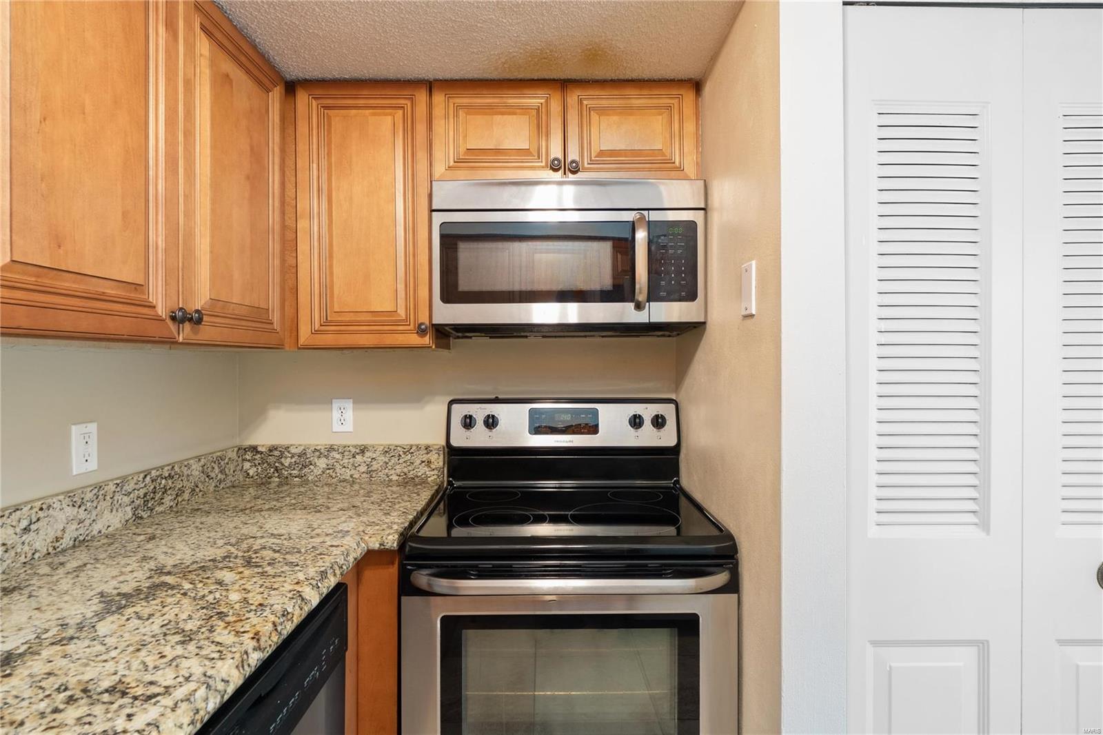 1504 Swallow Drive St. Louis, MO 63144 - Photo 10 of 23