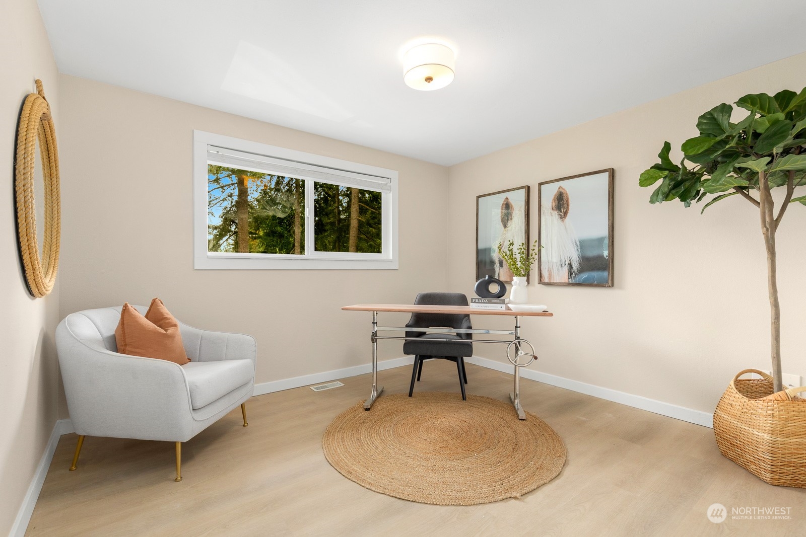 212 143rd Street Southeast Everett, WA 98208 - Photo 21 of 40 a living room with furniture and a potted plant