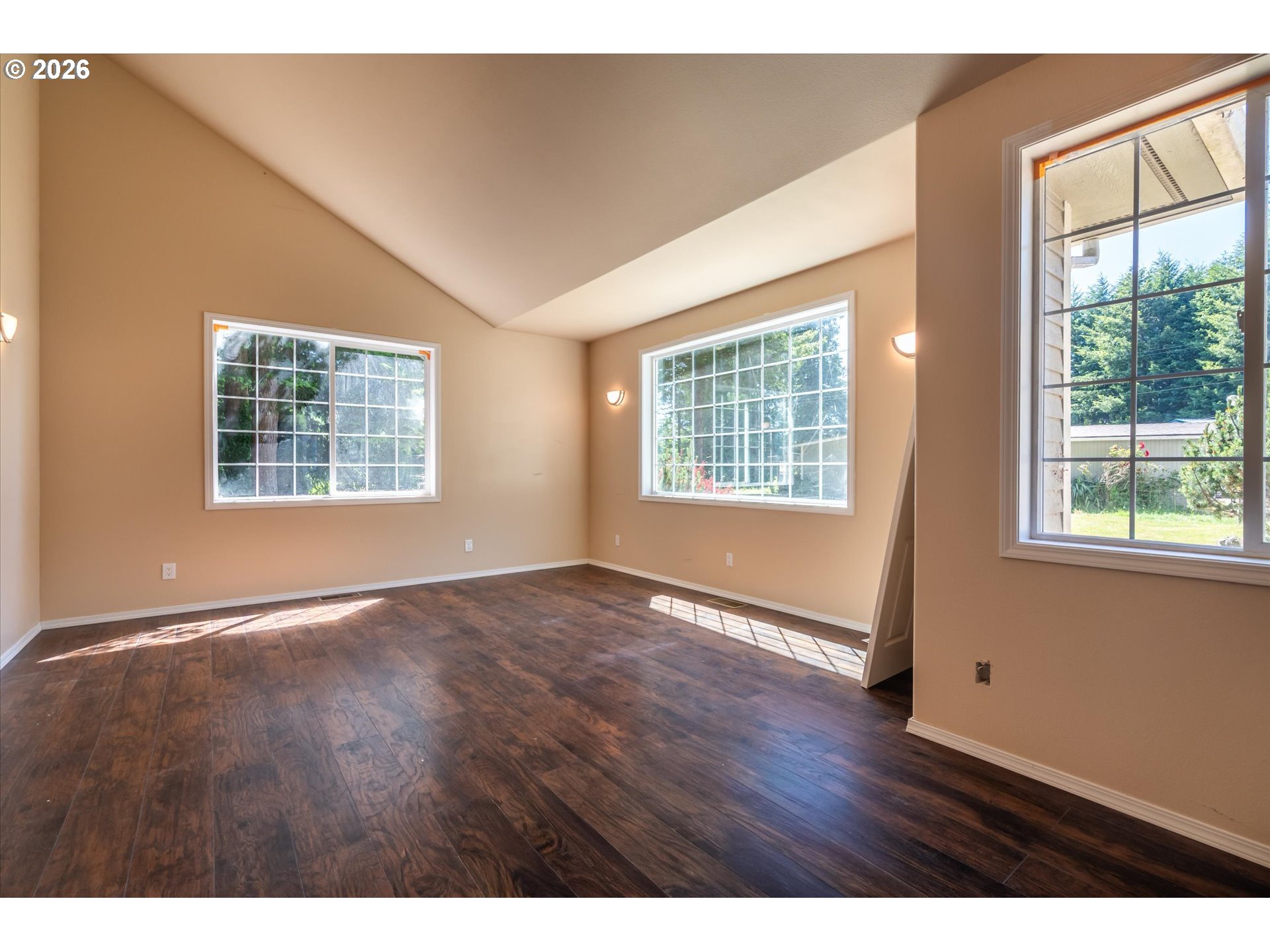 93845 Upper Loop Lane Coos Bay, OR 97420 - Photo 31 of 48 Living Room