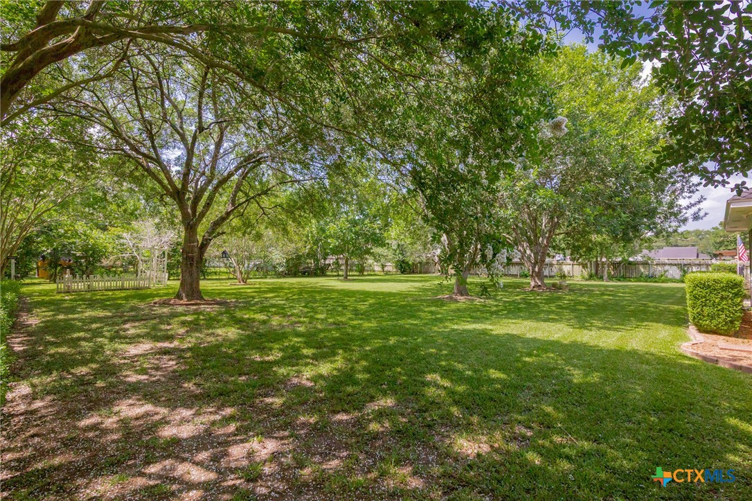 303 Perth Road Victoria, TX 77904 - Photo 5 of 39
