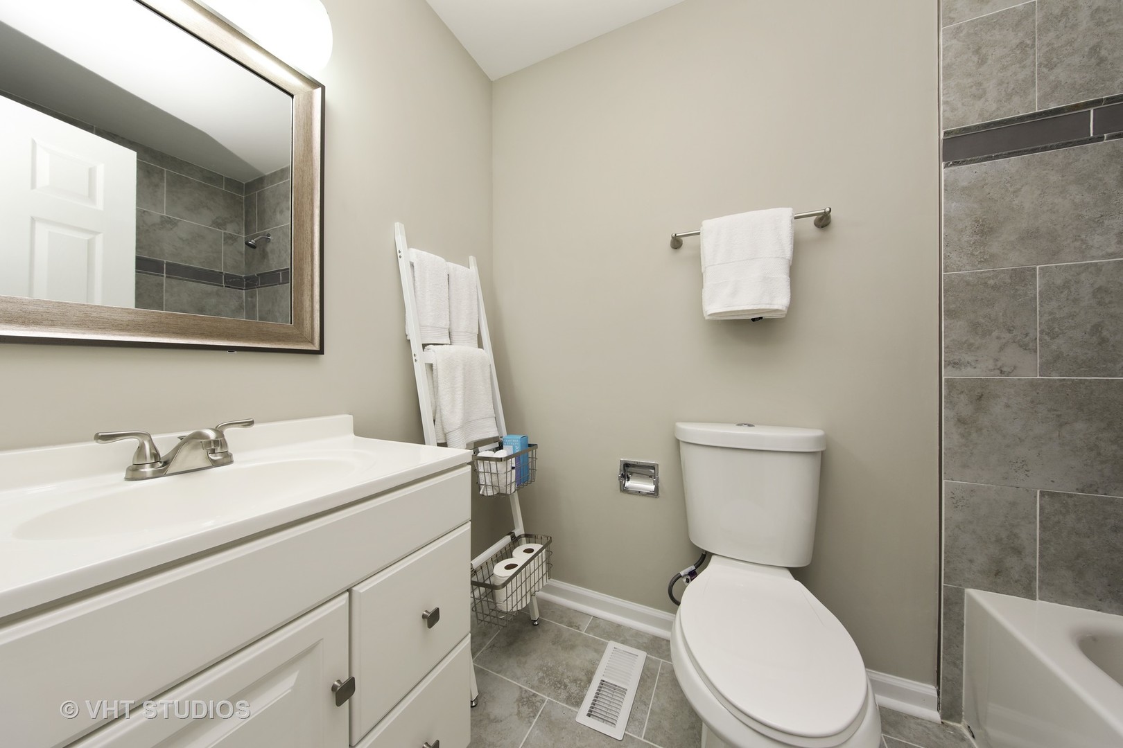 1297 West New Britton Drive Hoffman Estates, IL 60192 - Photo 12 of 13