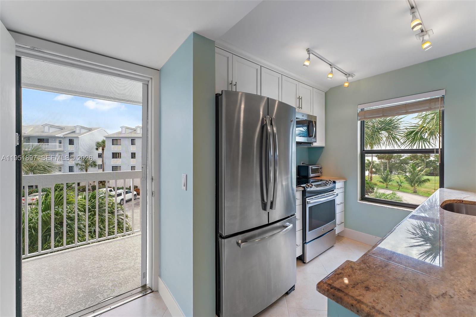 40 Northeast Plantation Road, Unit 301 Jensen Beach, FL 34957 - Photo 10 of 24