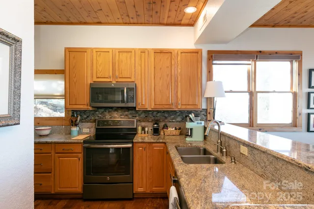 $525,000 | 30 Club Villa Court, Unit B/3, Burnsville, NC 28714