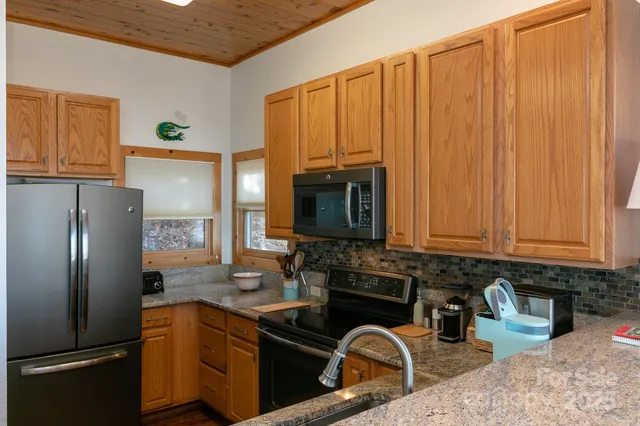 $525,000 | 30 Club Villa Court, Unit B/3, Burnsville, NC 28714