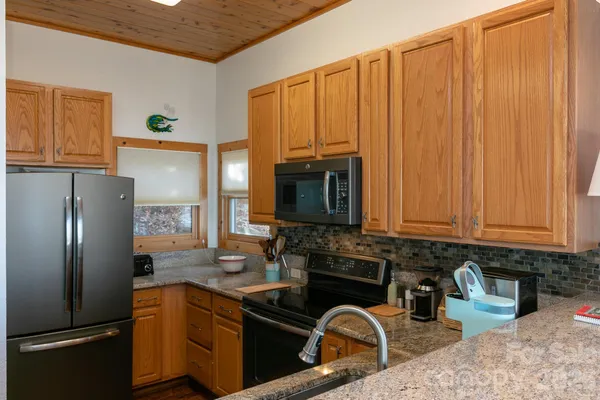 $525,000 | 30 Club Villa Court, Unit B/3, Burnsville, NC 28714