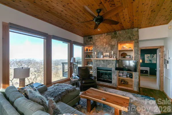 $525,000 | 30 Club Villa Court, Unit B/3, Burnsville, NC 28714