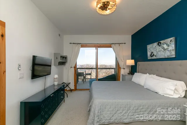 $525,000 | 30 Club Villa Court, Unit B/3, Burnsville, NC 28714