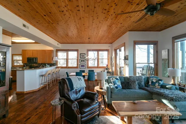 $525,000 | 30 Club Villa Court, Unit B/3, Burnsville, NC 28714