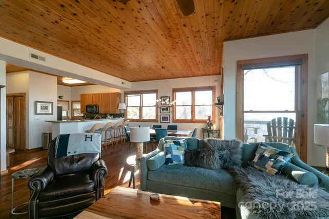 $525,000 | 30 Club Villa Court, Unit B/3, Burnsville, NC 28714