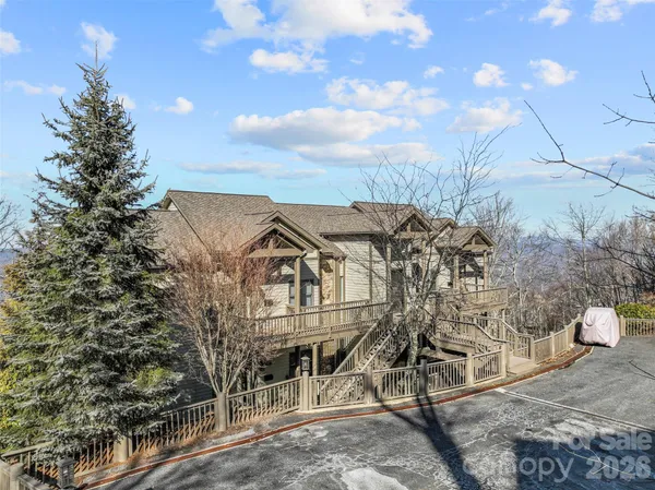 $525,000 | 30 Club Villa Court, Unit B/3, Burnsville, NC 28714