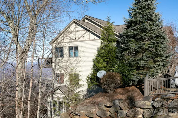 $525,000 | 30 Club Villa Court, Unit B/3, Burnsville, NC 28714