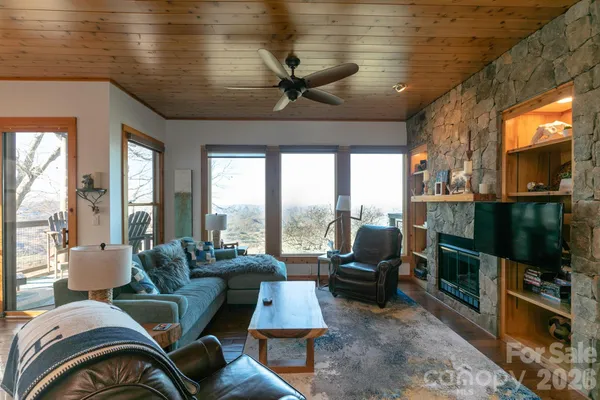 $525,000 | 30 Club Villa Court, Unit B/3, Burnsville, NC 28714