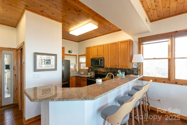 $525,000 | 30 Club Villa Court, Unit B/3, Burnsville, NC 28714