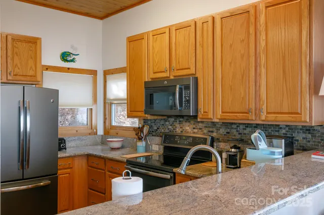 $525,000 | 30 Club Villa Court, Unit B/3, Burnsville, NC 28714