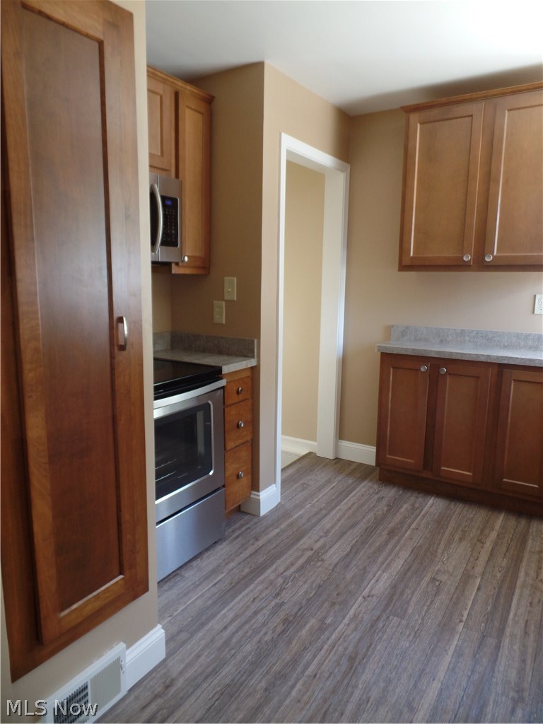 1215 Mayfield Ridge Road Cleveland, OH 44124 - Photo 3 of 22