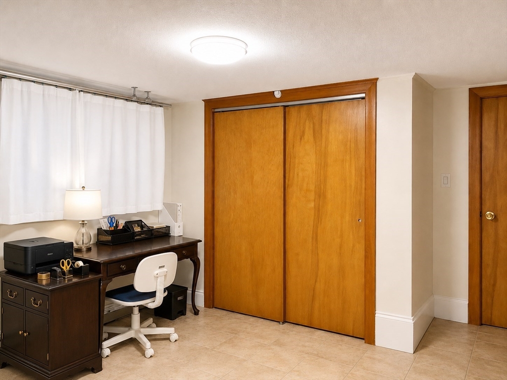 24 Bencliffe Circle, Unit G Newton, MA 02466 - Photo 3 of 5