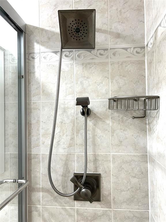 2057 Cambridge C, Unit 2057 Deerfield Beach, FL 33442 - Photo 19 of 29 MASTER BATHROOM