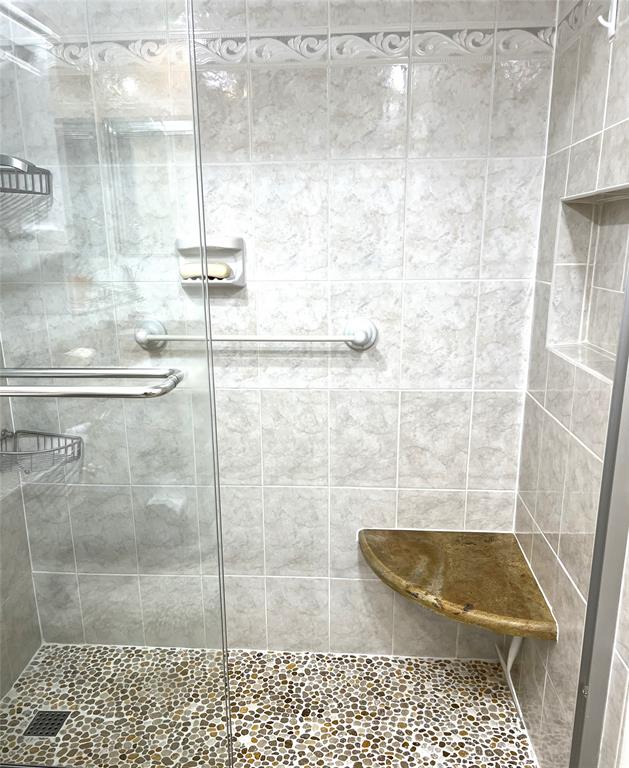 2057 Cambridge C, Unit 2057 Deerfield Beach, FL 33442 - Photo 21 of 29 MASTER BATHROOM