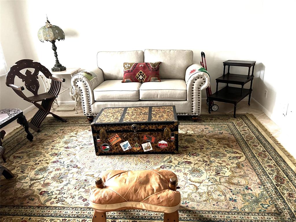 2057 Cambridge C, Unit 2057 Deerfield Beach, FL 33442 - Photo 5 of 29 LIVING ROOM