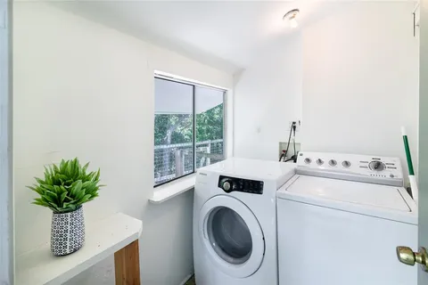 $3,100 | 1800 Winsted Lane, Unit A, Austin, TX 78703